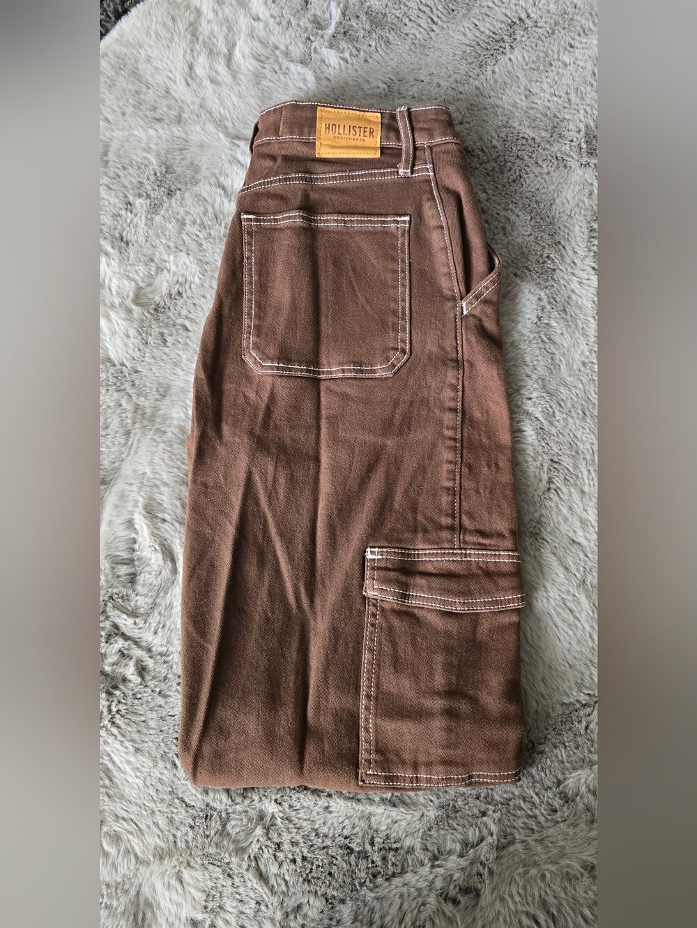 Hollister Ultra High-Rise Brown Cargo pants size 5.